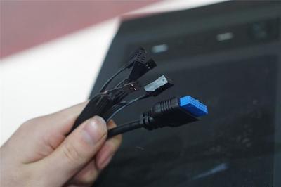裝機不求人 從零開始組裝電腦，線纜連接一目了然